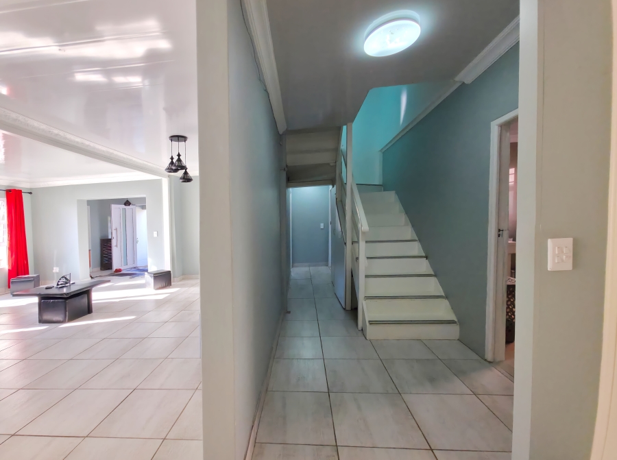 5 Bedroom Property for Sale in Hawston Western Cape